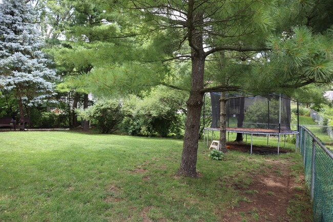 Building Photo - 7344 San Bonita Dr