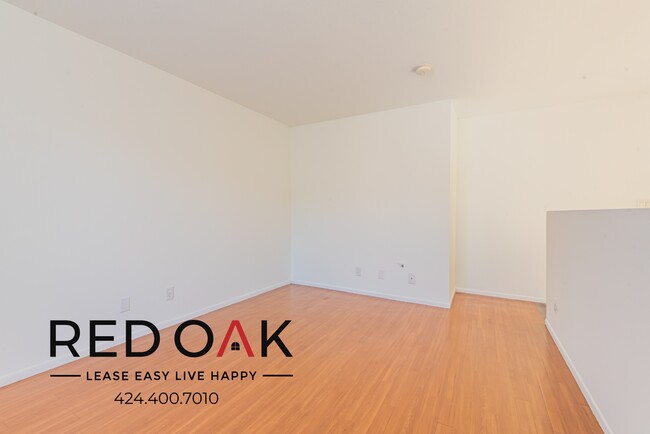 Building Photo - Gorgeous Two Bedroom with Loft, Private Ba...