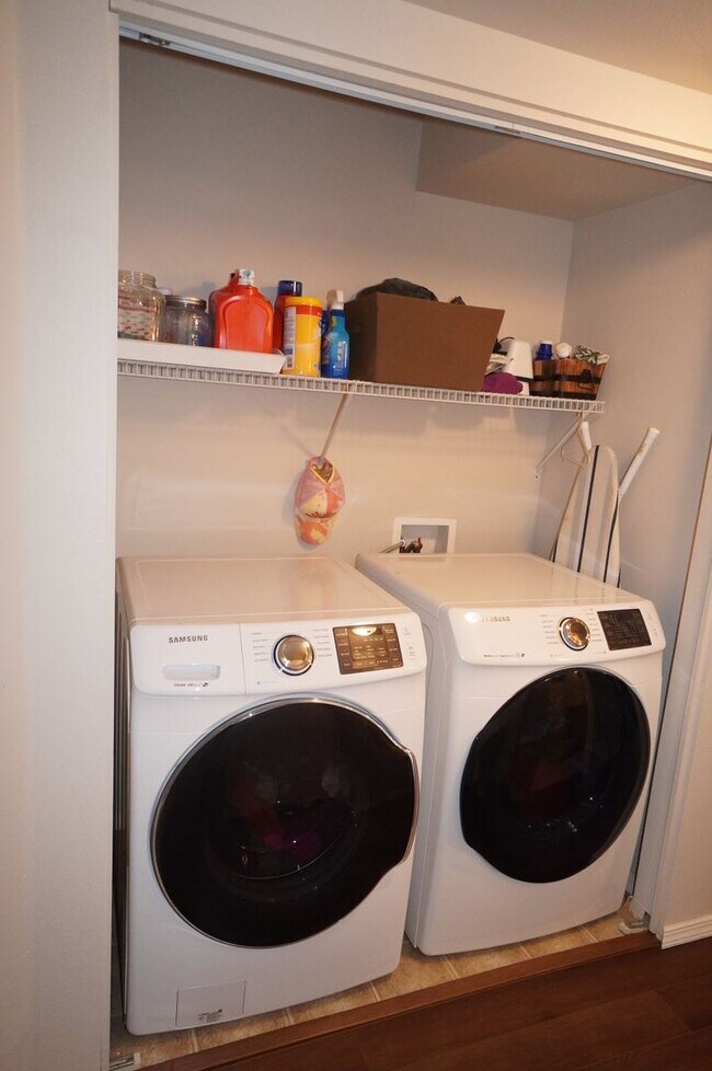 Building Photo - 4 Bedroom Eagle River Home!