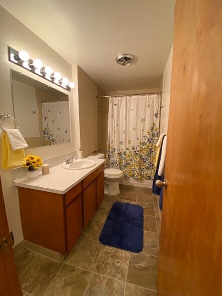 1x1 bathroom - Driftwood Terrace