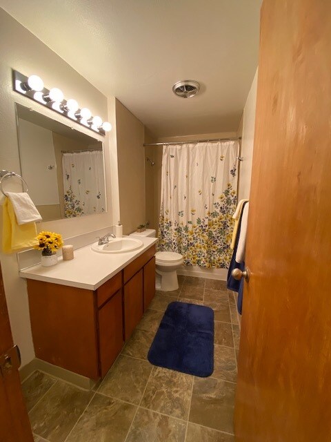 1x1 bathroom - Driftwood Terrace