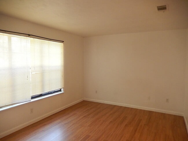 Building Photo - 2338 Eastgate Way