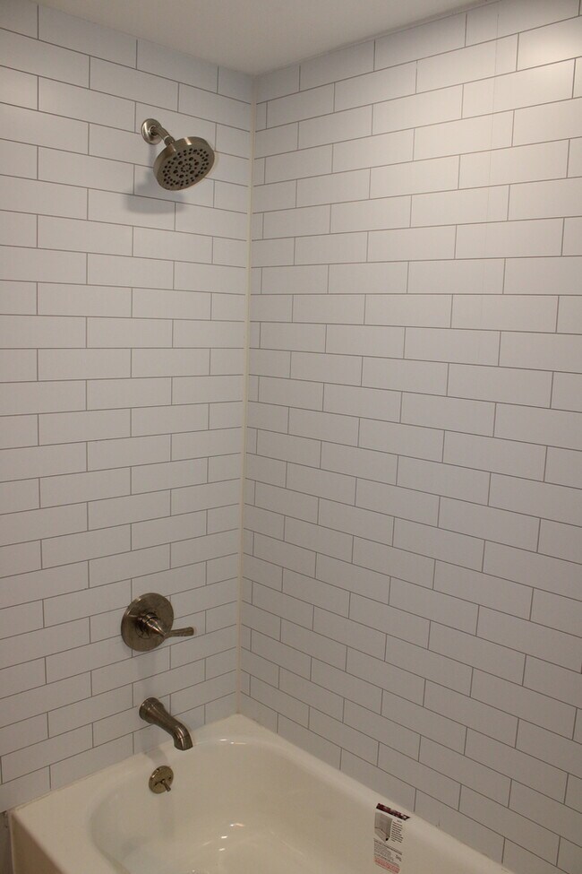 Building Photo - Unique Rental in Grandview with 3 bay gara...