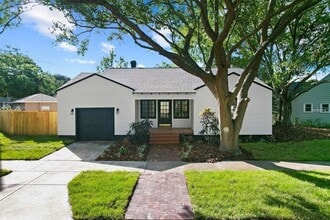 Building Photo - 1224 Greenwood Ave N