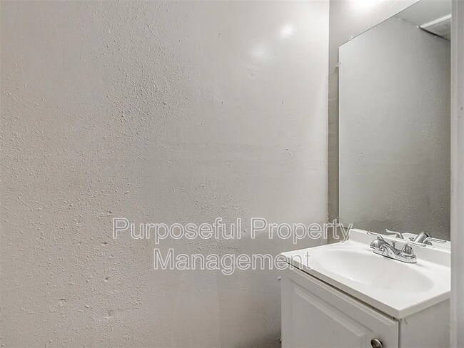 Building Photo - 6814 Lancer Ln