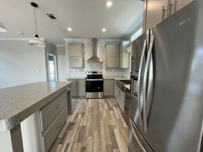 Building Photo - 813 Avanti Way Blvd
