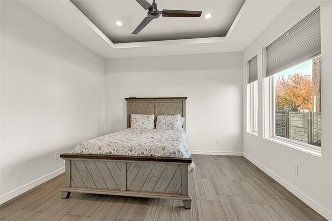 Building Photo - 707 W Clay St