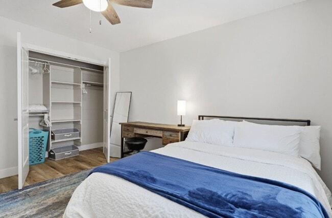 Building Photo - FULLY FURNISHED 3 Bed/2.5 Bath Home!