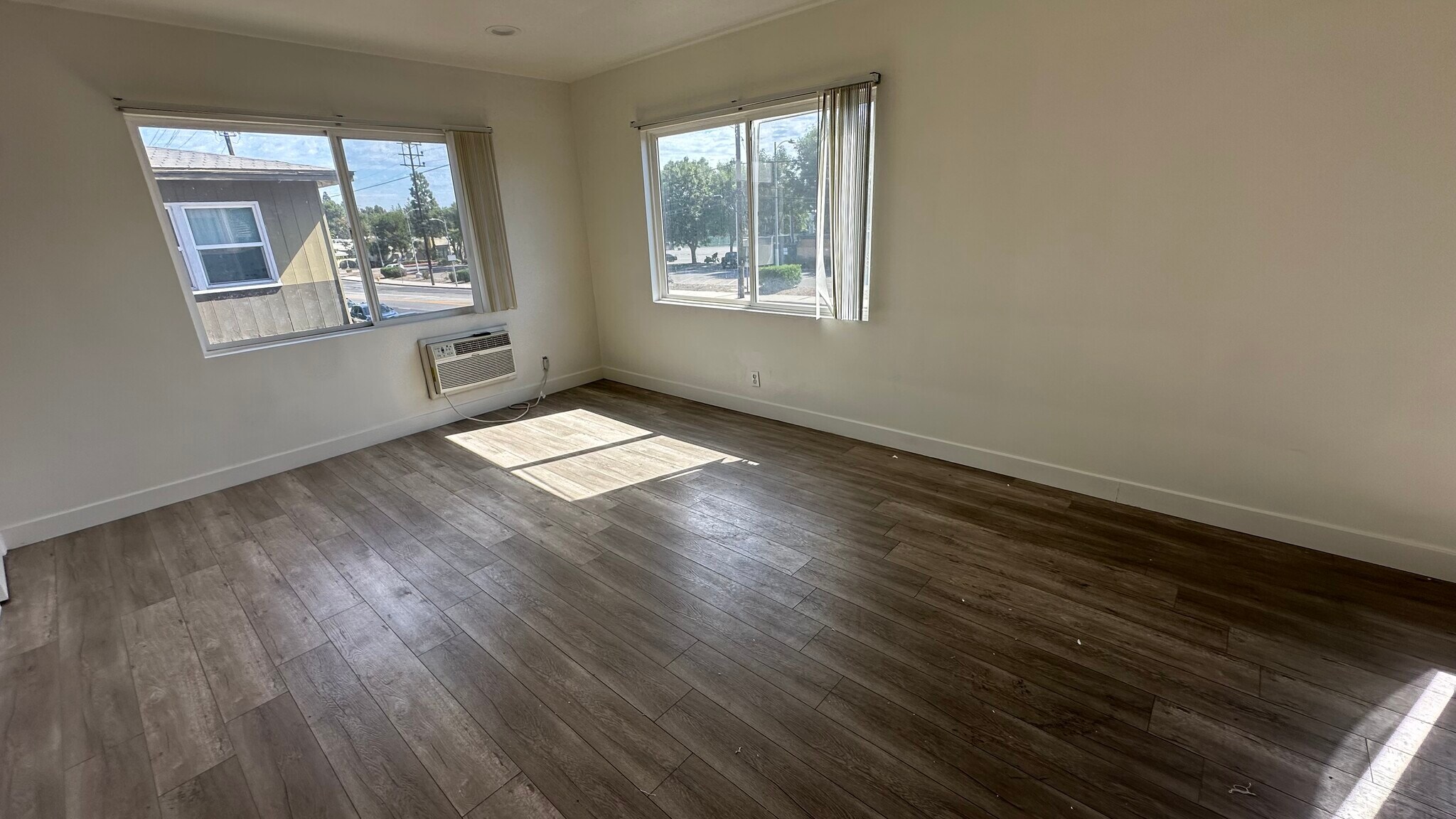 Building Photo - 13233 Oxnard St