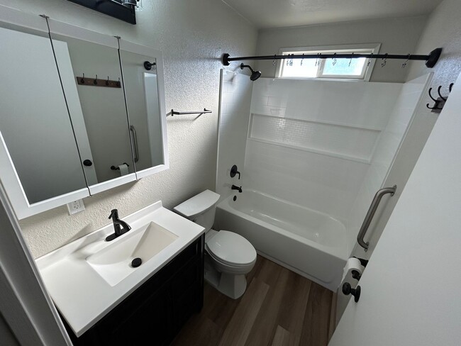 Building Photo - Comfortable 2-Bedroom Home in Anderson