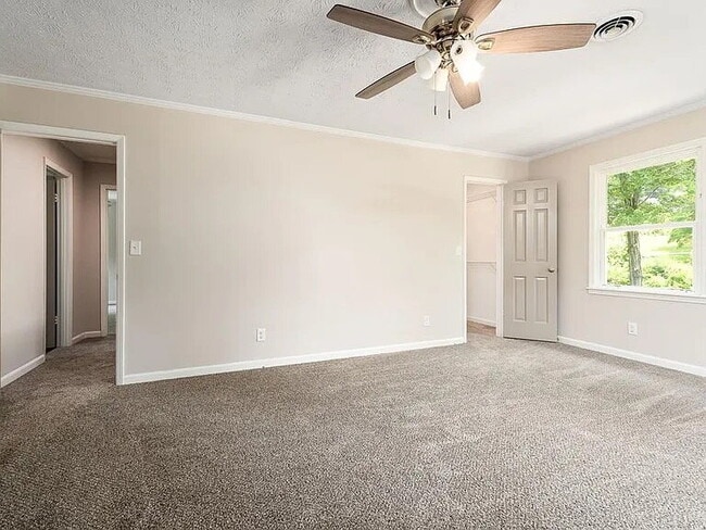 Building Photo - 1409 Robert Ln