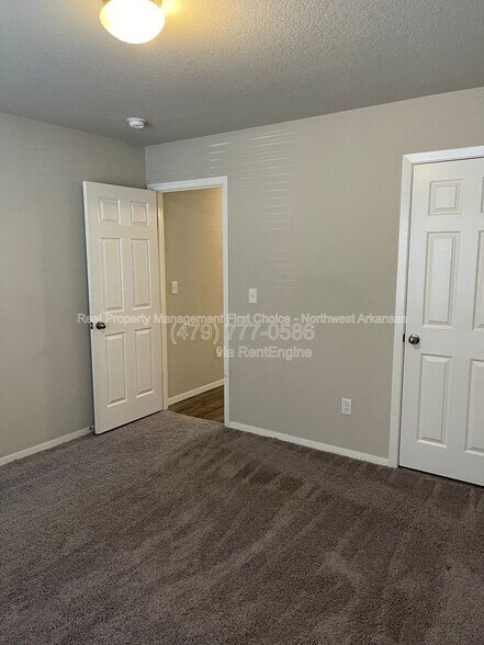 Building Photo - 2429 Sebright Ave