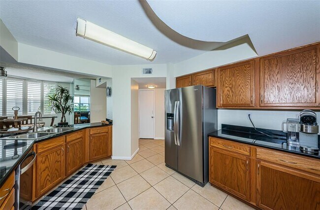 Building Photo - 6081 Bahia Del Mar Cir N