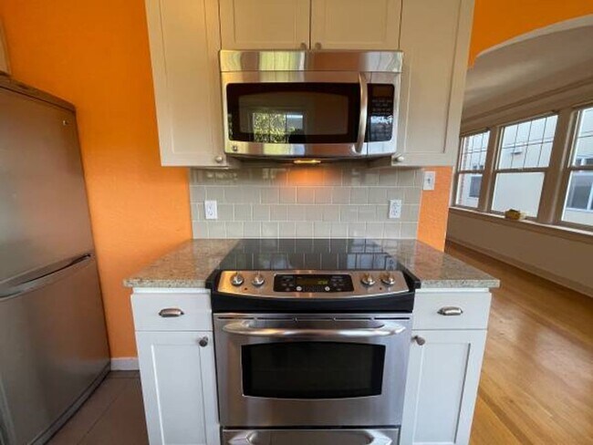 Building Photo - Prime Queen Anne Location | Spacious 1x1 w...