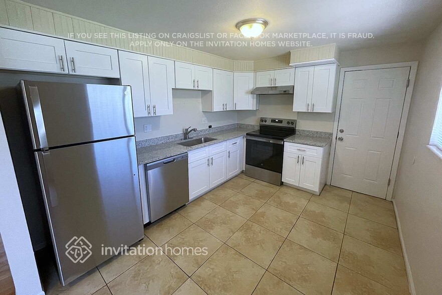 Building Photo - 12825 E Virginia Pl