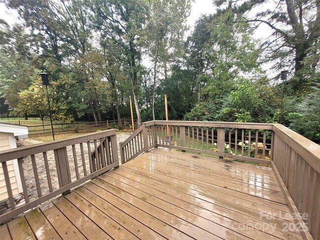 Building Photo - 5618 Branthurst Dr