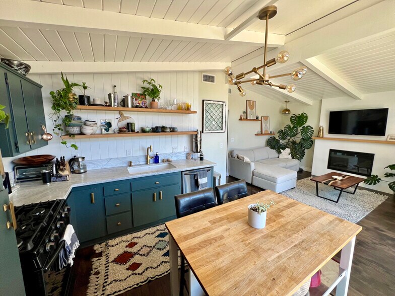 Building Photo - 726 Beall St