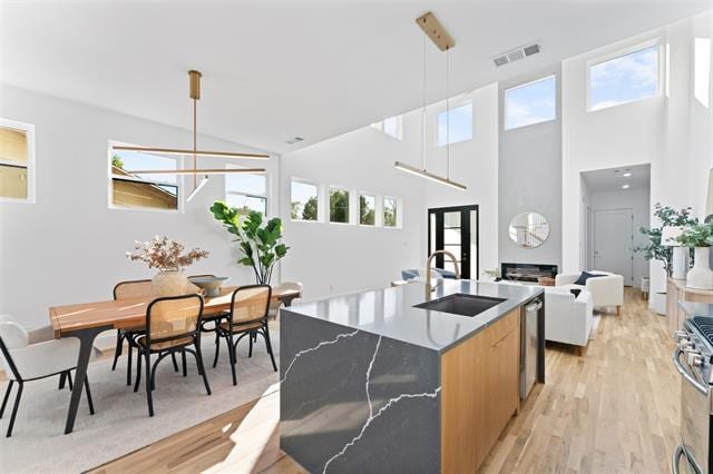 Building Photo - 2313 S Vernon Ave