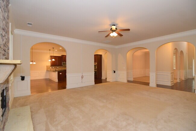 Building Photo - Huge 5 Bed/4 Bath Home Near Ft. Gordon