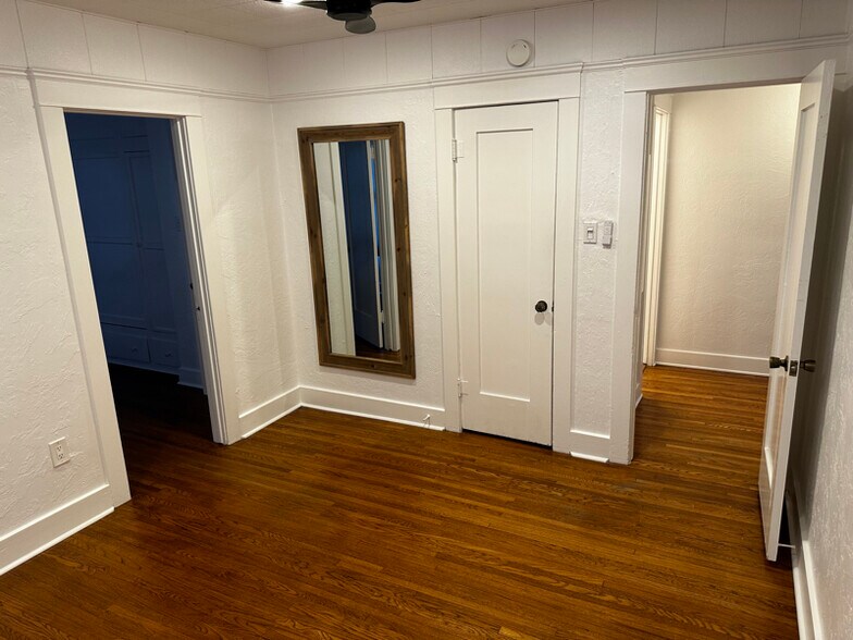 Building Photo - 4475 Larchwood Pl