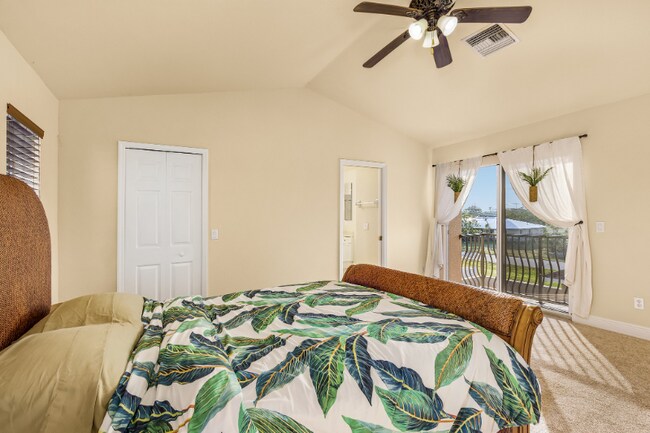 Building Photo - 205 SE 4th Pl