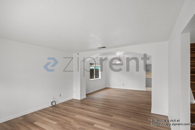 Building Photo - 2215 Jenni Ln