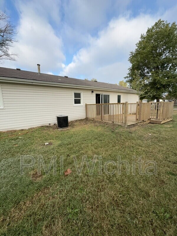 Building Photo - 5300 S Seneca St