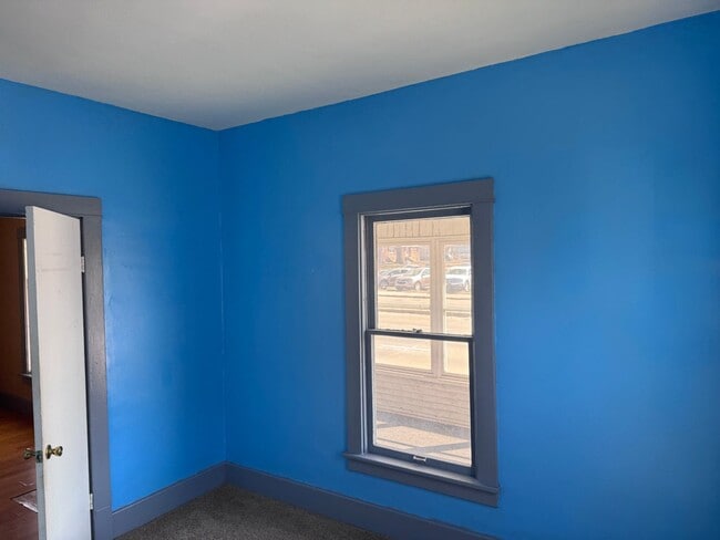 Building Photo - Spacious 4-Bed Home Near Schools with Back...