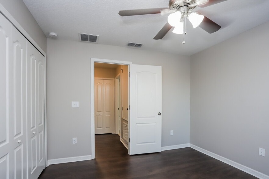 Building Photo - 1049 Seminole Sky Dr