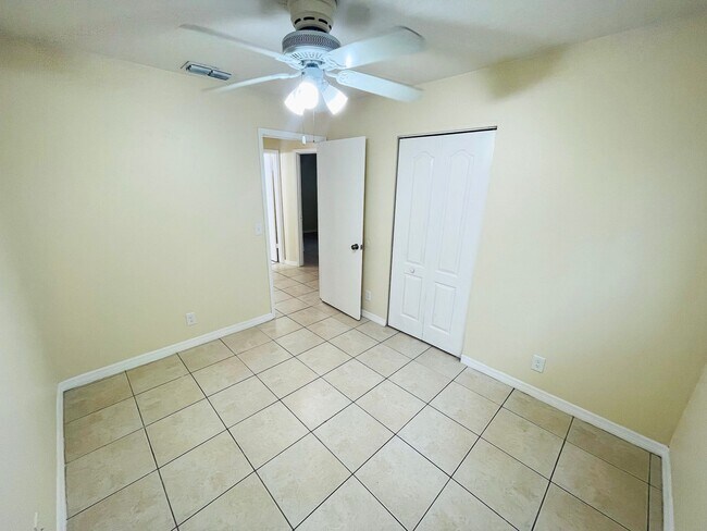 Bedroom - 2710 Fern Palm Dr