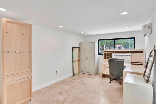 Building Photo - 1411 N Biscayne Point Rd