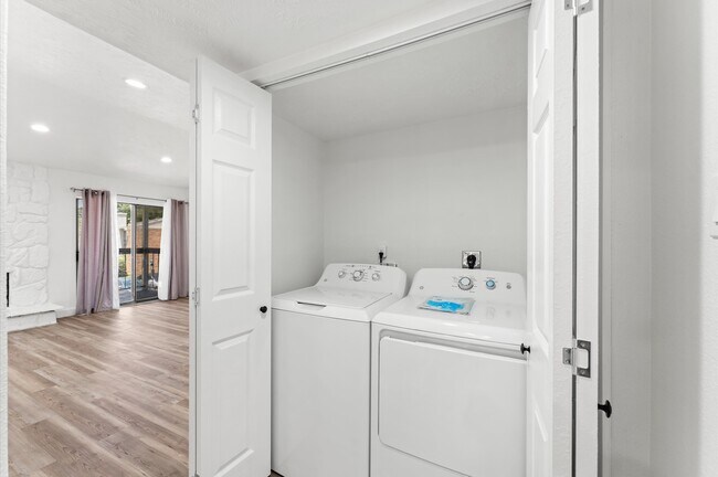 Building Photo - 17331 Red Oak Dr