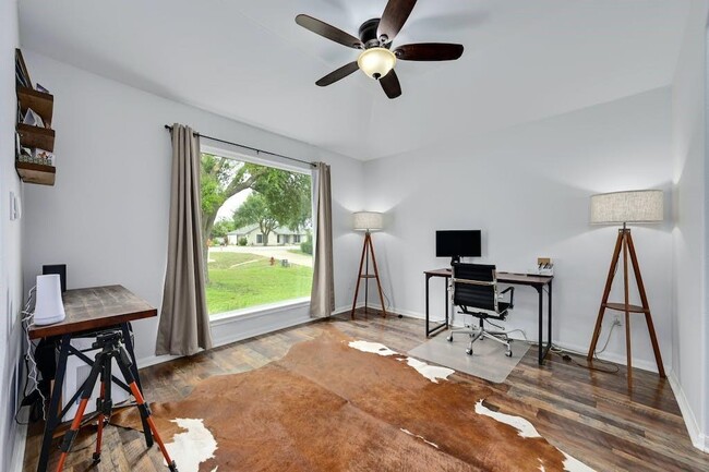 Building Photo - 2911 Red Bud Ln