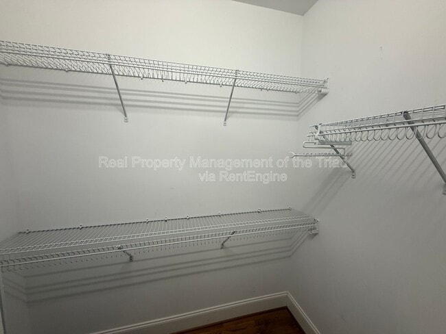 Building Photo - 2528 N Beech Ln