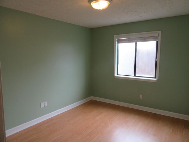 Building Photo - 820 Premier Dr