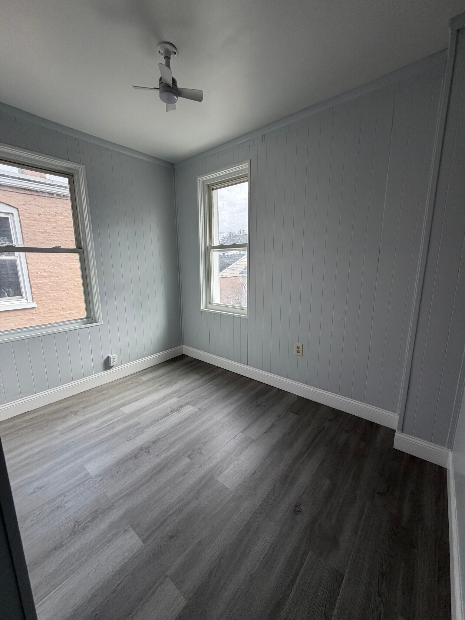 Building Photo - 644 E Madison St