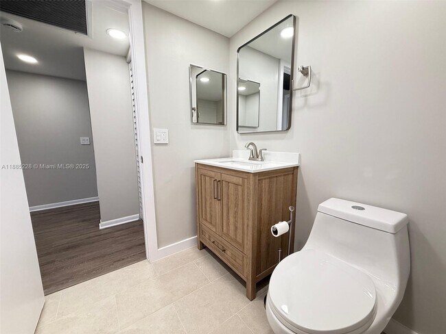 Building Photo - 901 SW 128th Ave