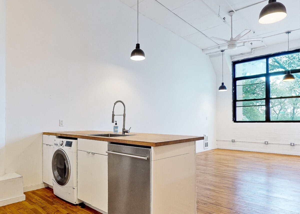 Building Photo - Seigel Street