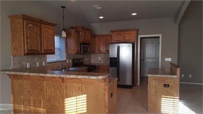 Building Photo - 3 Bed, 2 Bath Home - Great Tulsa Location ...