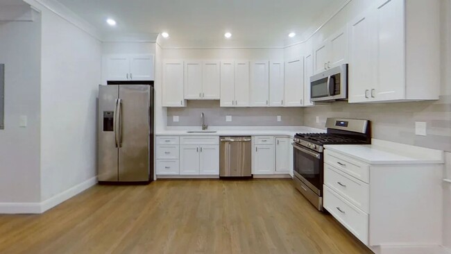 Primary Photo - 3 bed 2.5 bath ALLSTON w/Laundry in Unit f...