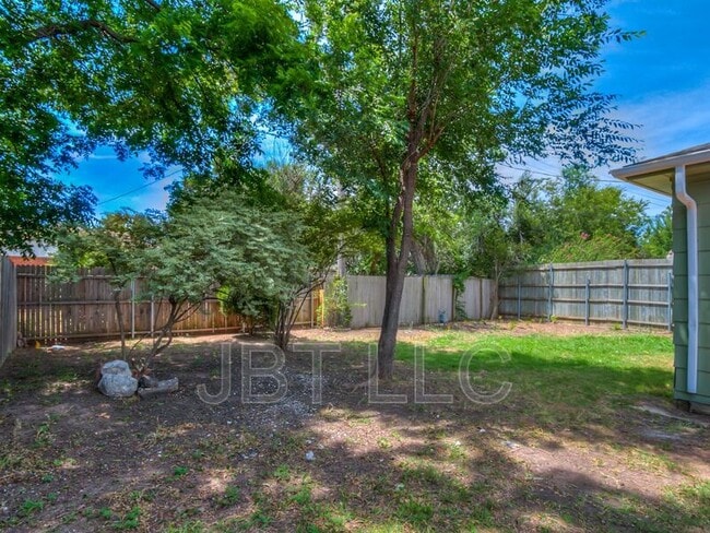 Building Photo - 2132 Andover Ct