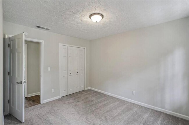 Building Photo - 141 Patterson Rd SW