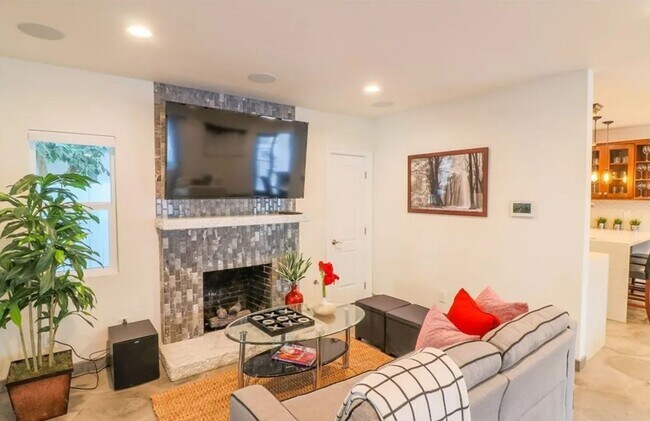 Building Photo - 3815 Laurel Canyon Blvd