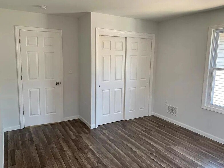 Building Photo - 107 Winslow Pl