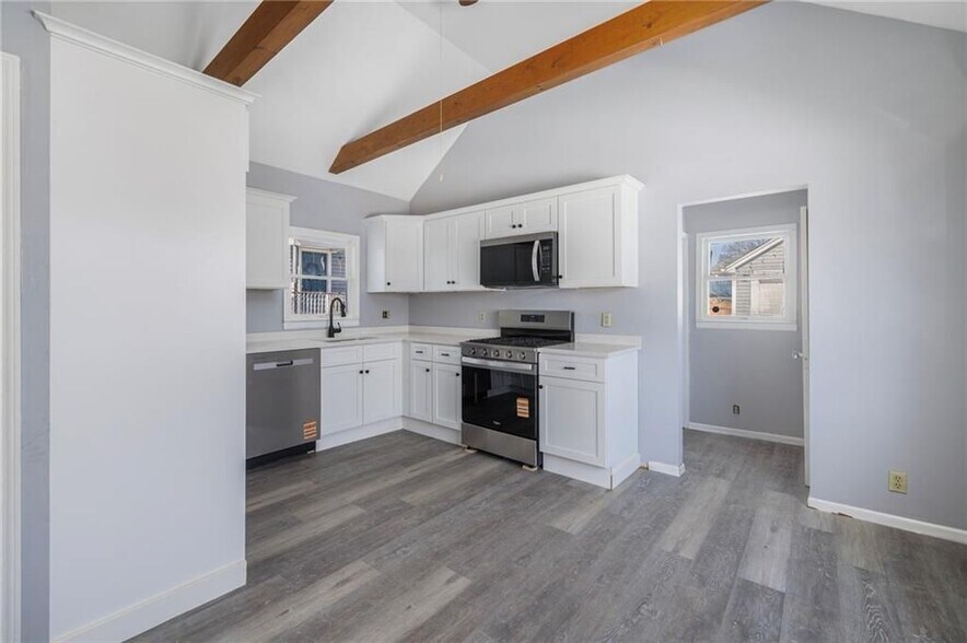 Building Photo - 183 Baker St