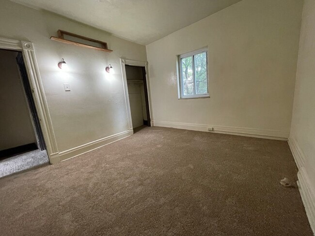 Building Photo - Spacious 3 Bedroom Oakland Townhouse with ...