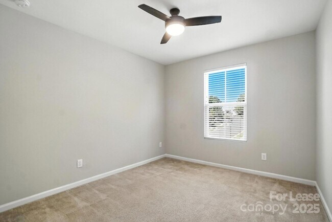 Building Photo - 1737 Hooper Court