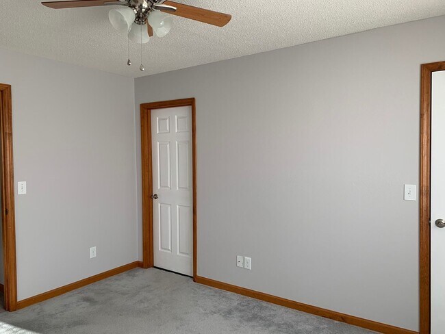 Building Photo - 6663 Briarfield Ave