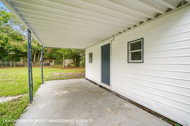 Building Photo - Stunning, Fully Renovated 4 Bed/2 bath Home!