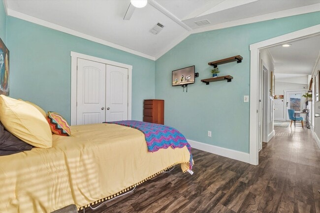 Building Photo - 307 Lnb St